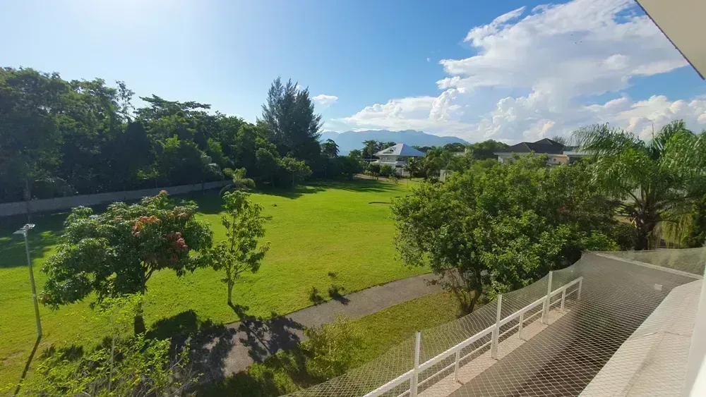 650 m² house with 6 en-suite bedrooms and 4 parking spots — photo 40