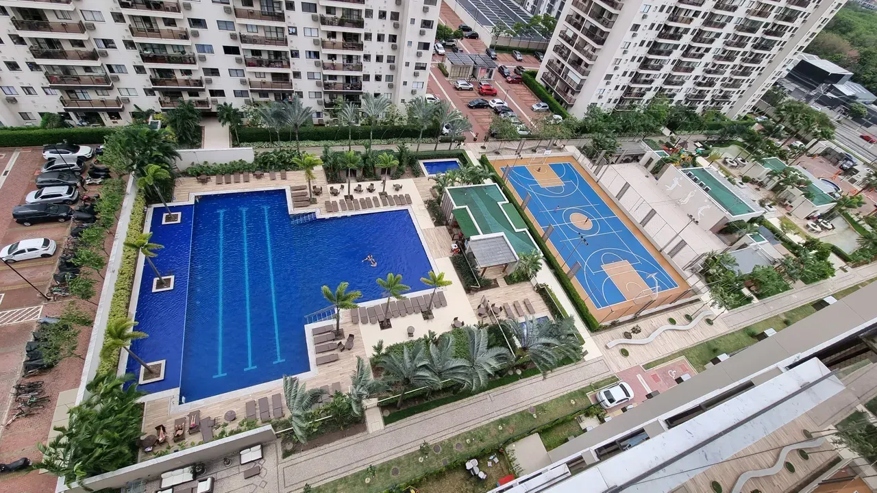 Apartamento com 2 quartos e cozinha fechada moderna — photo 13
