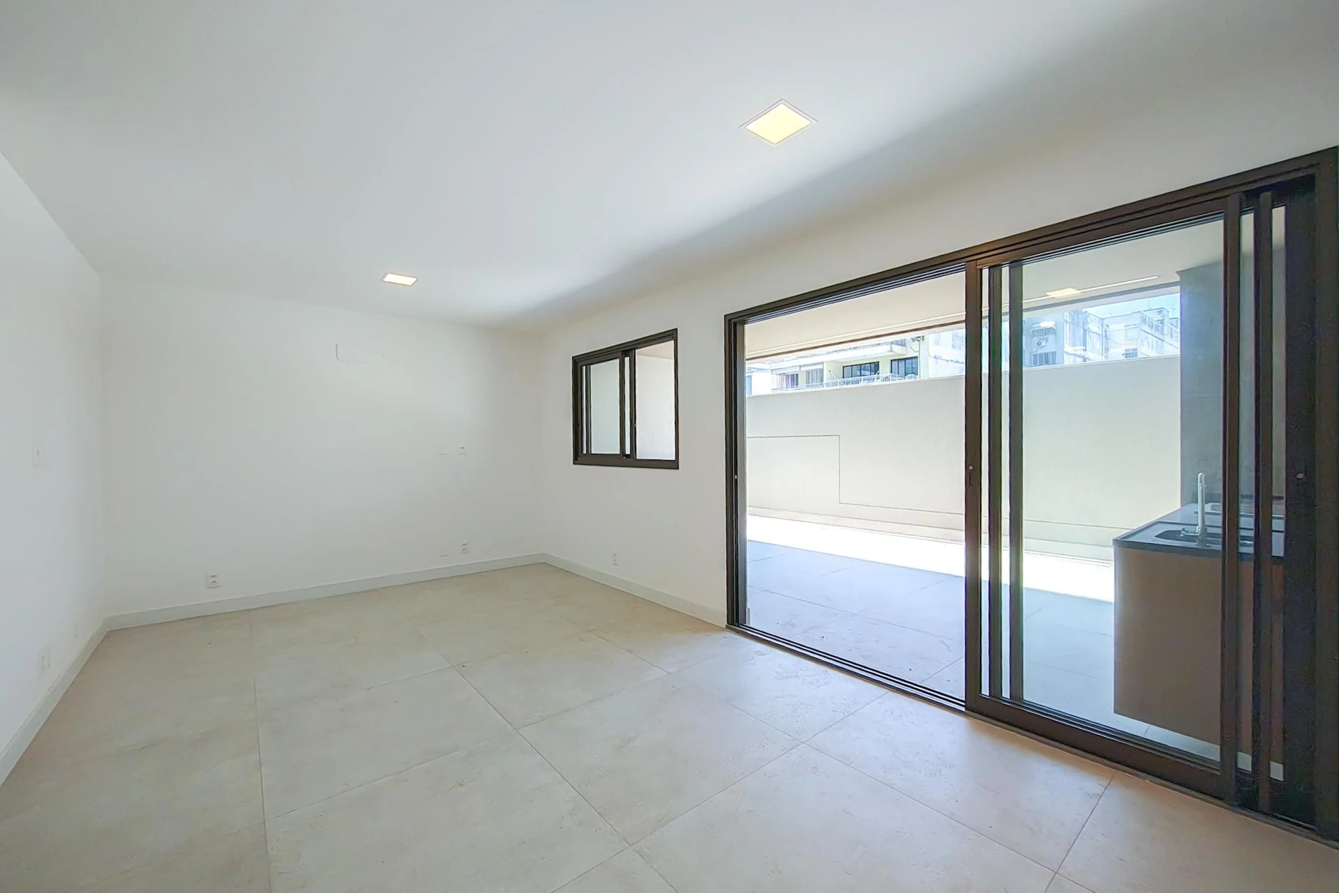 Apartment, 143 m², with a grill on the balcony — photo 29