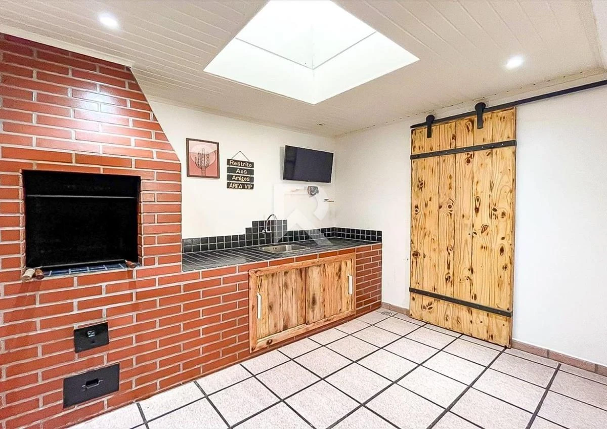 100 m² house with a grill on the balcony and a home office — photo 10