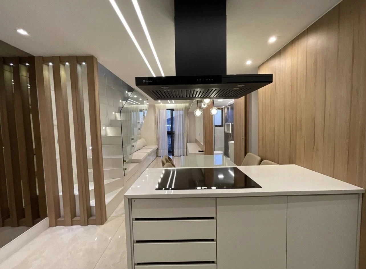 Floor-to-ceiling windows in a 3-bedroom apartment, 140 m² — photo 3