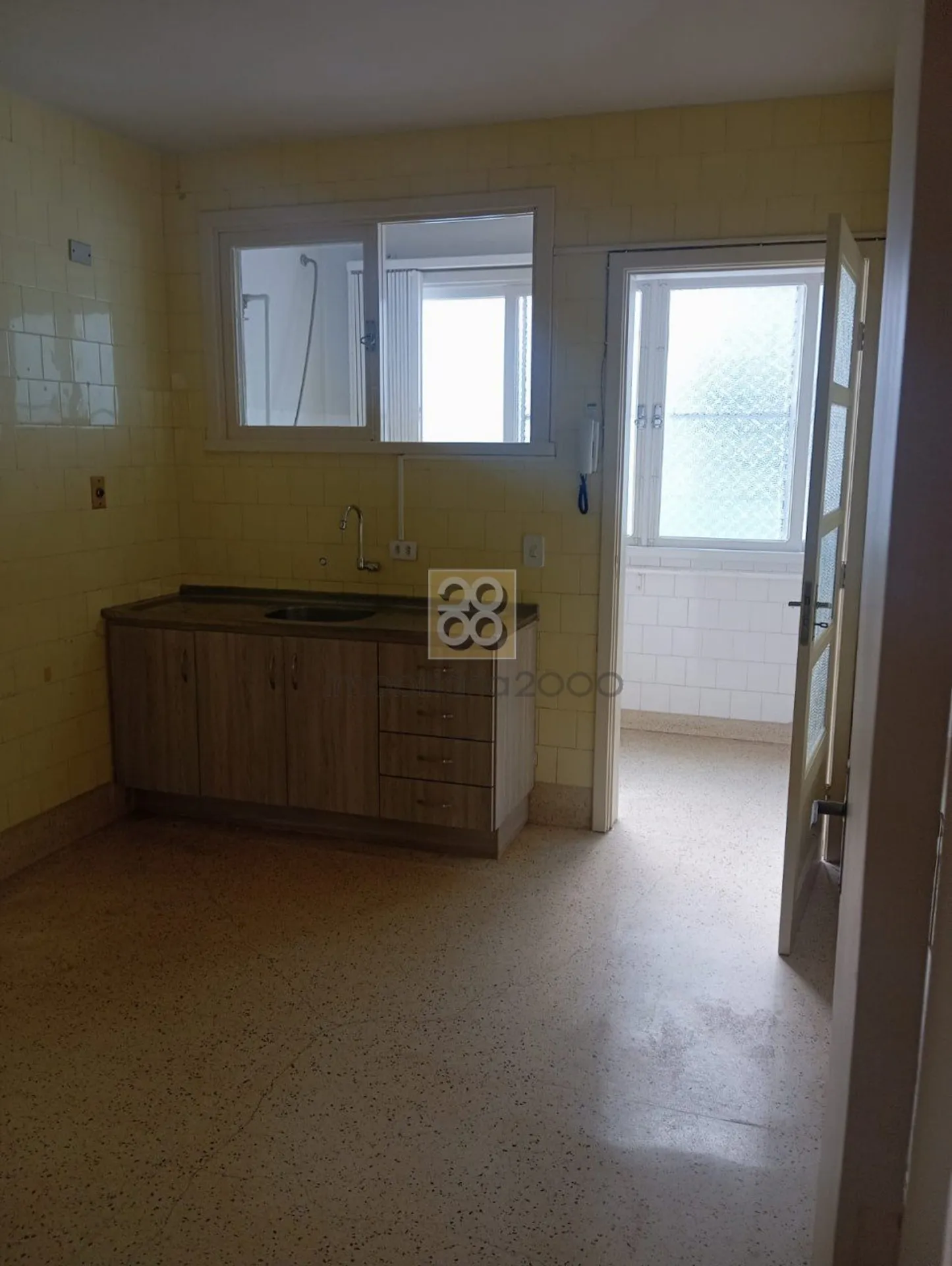 3-bedroom apartment with wood or laminate floors in Curitiba — photo 2