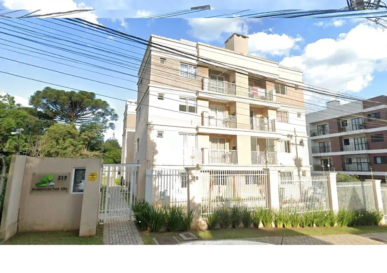 Balcony with a grill in a 2-bedroom apartment, 50 m² — photo 11