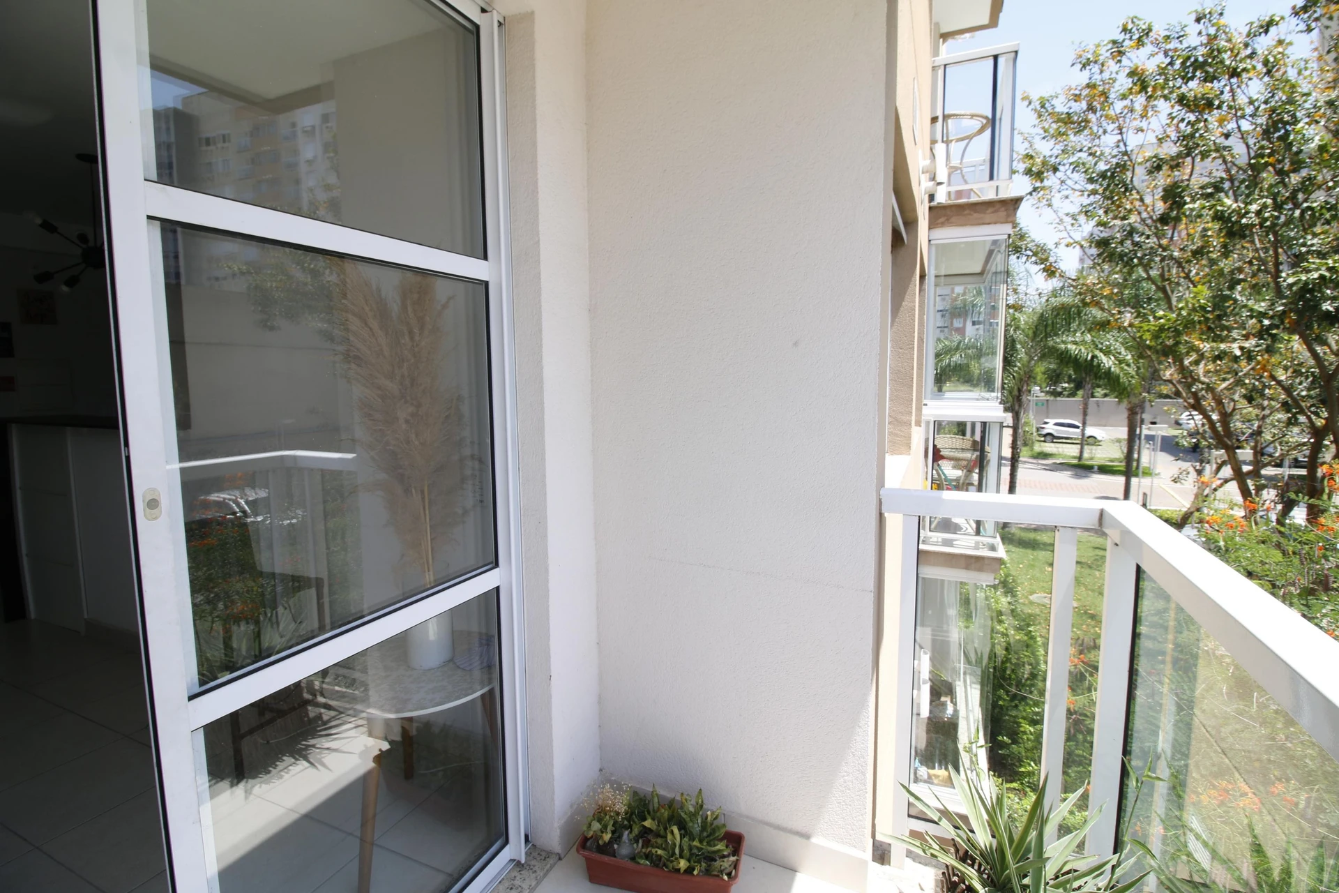 3-bedroom apartment in a building with a gym — photo 30