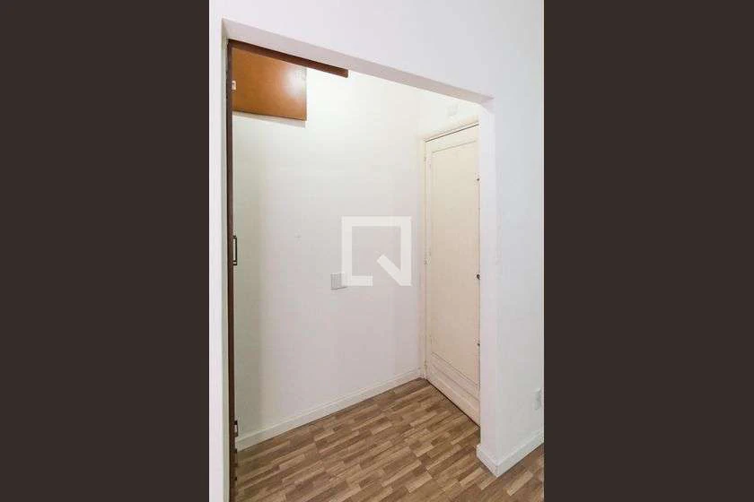 Apartamento de 1 quarto com box de vidro no banheiro — photo 23