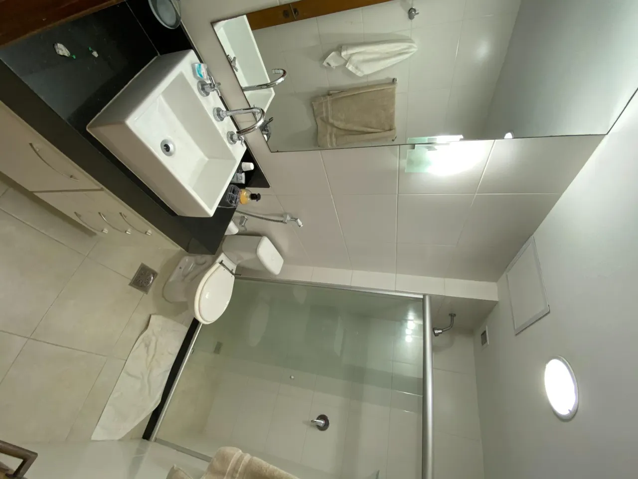 Furnished 1-bedroom apartment with city and water view — photo 8