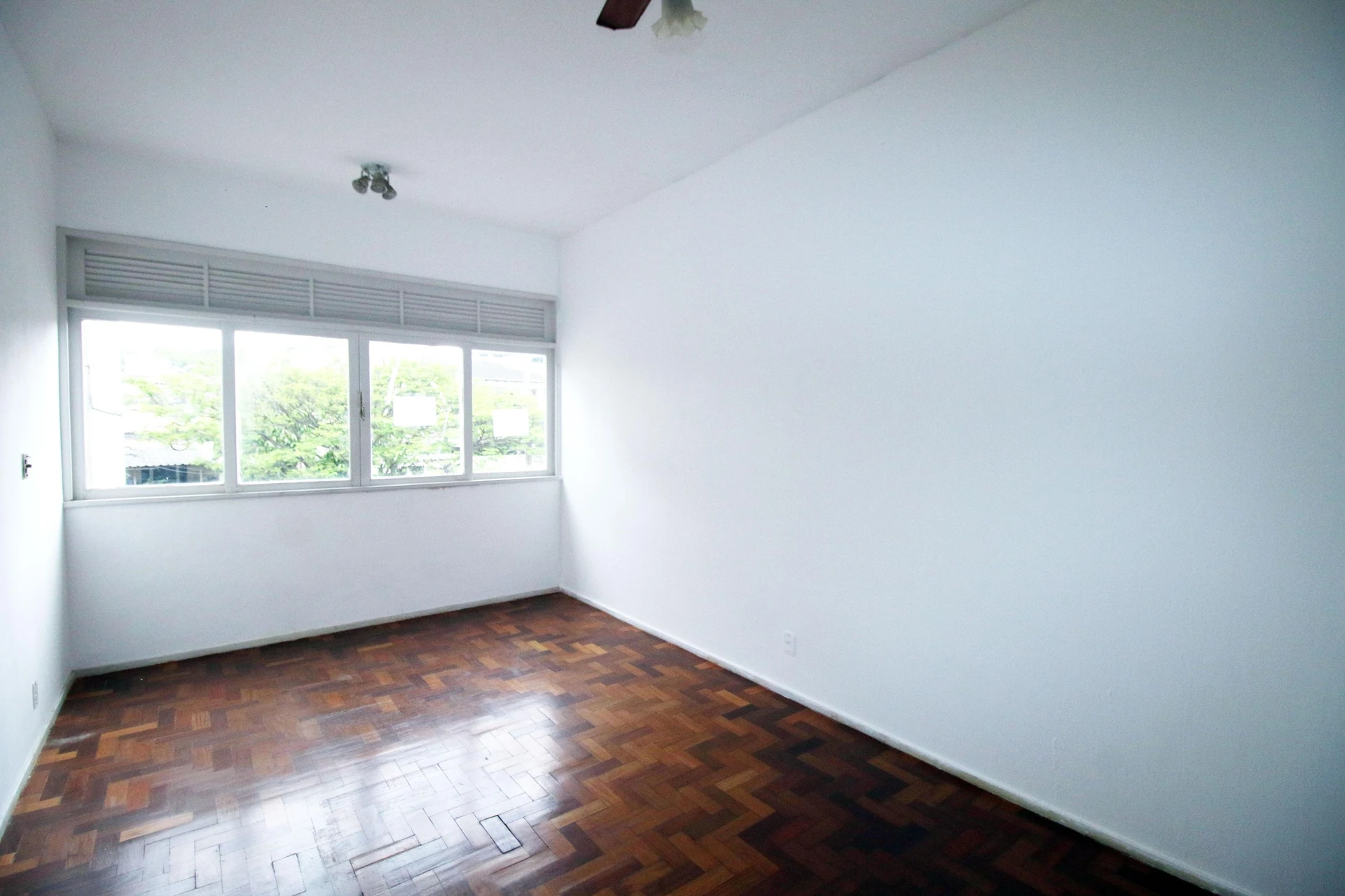Wood or laminate floors in a 2-bedroom apartment, 63 m² — photo 10