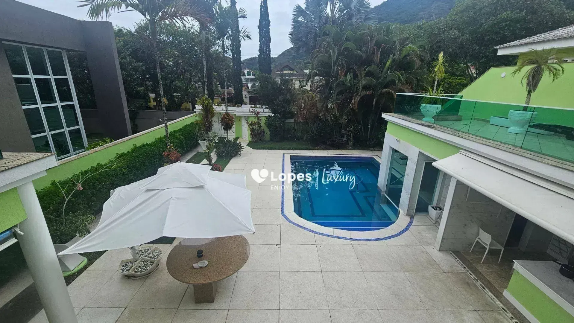Furnished house with 6 en-suite suites and a private pool — photo 52