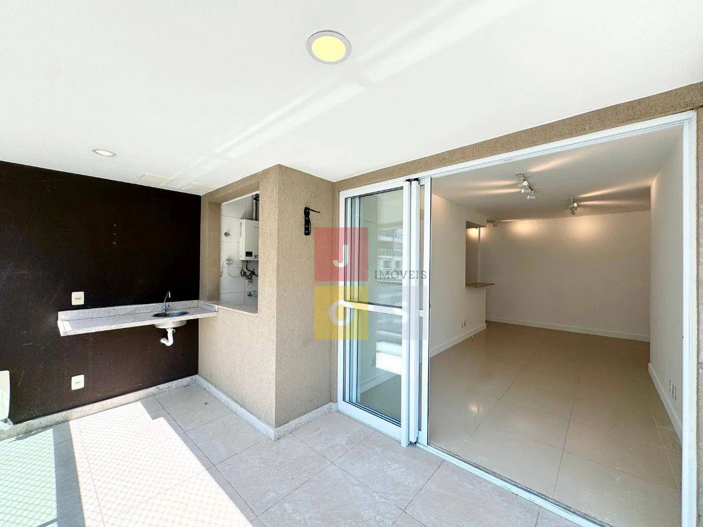 2-bedroom apartment with 2 bathrooms, 72 m² — photo 3