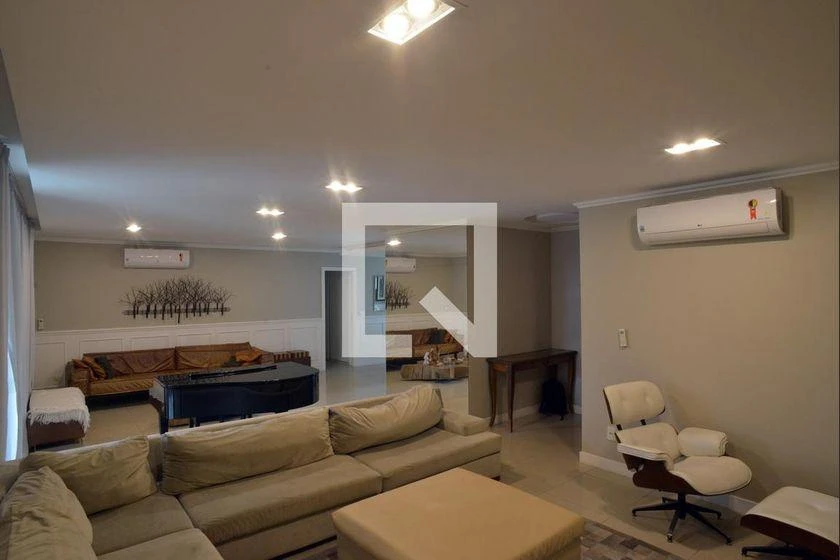 Glass-enclosed balcony in a 4-bedroom apartment, 233 m² — photo 14