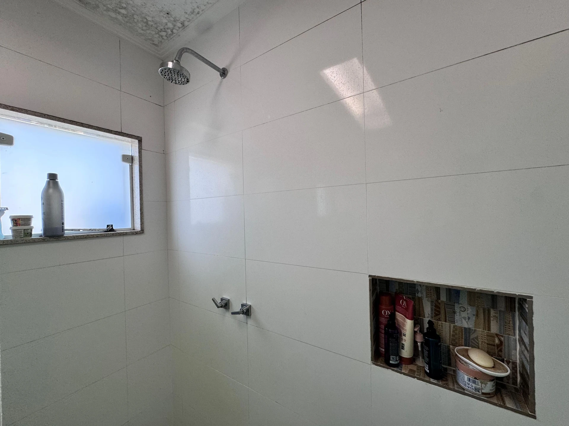 Furnished house with 4 en-suites and 6 bathrooms — photo 27