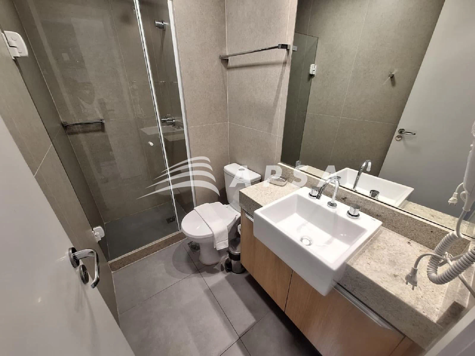 One-bedroom apartment in a building with a coworking space — photo 20