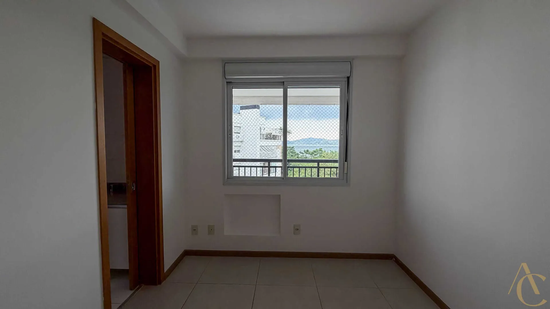 149 m² furnished apartment with a built-in grill on the balcony — photo 47