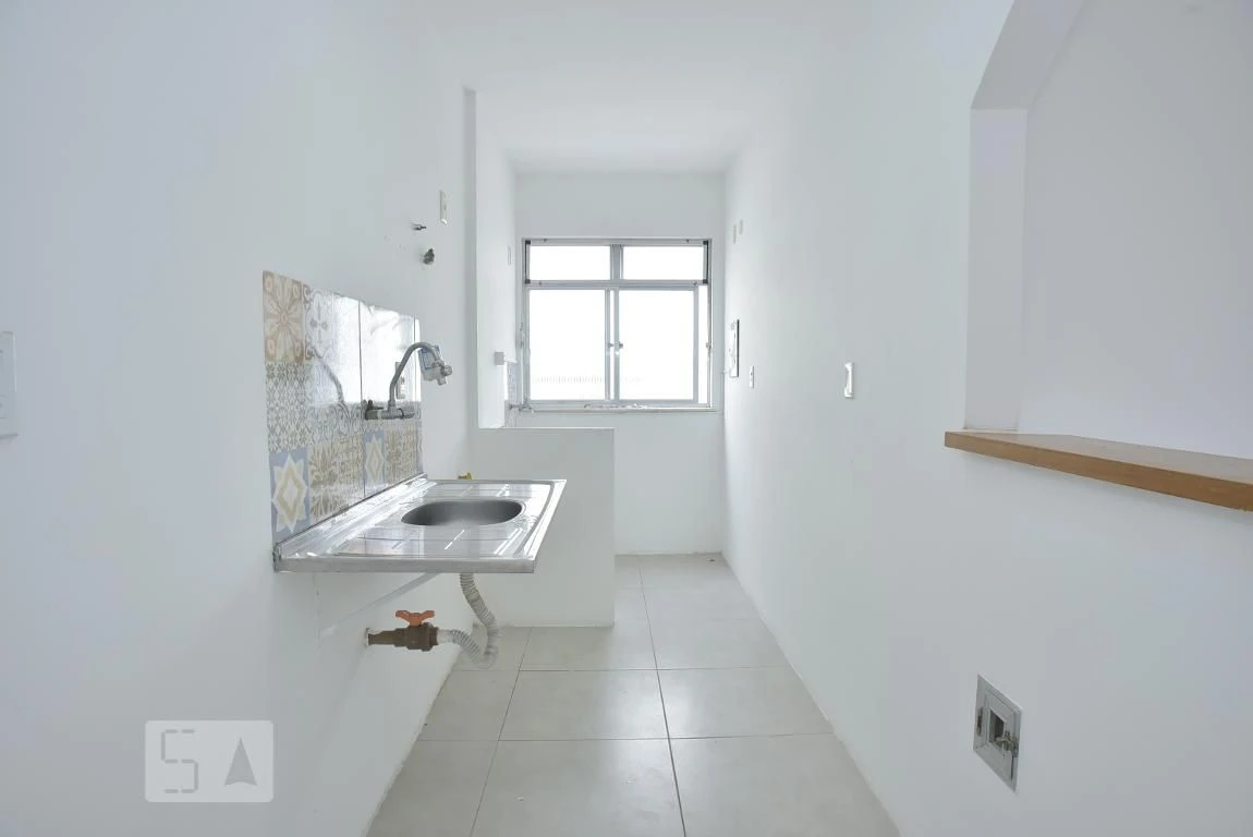 2-bedroom apartment in a building with a gym — photo 6