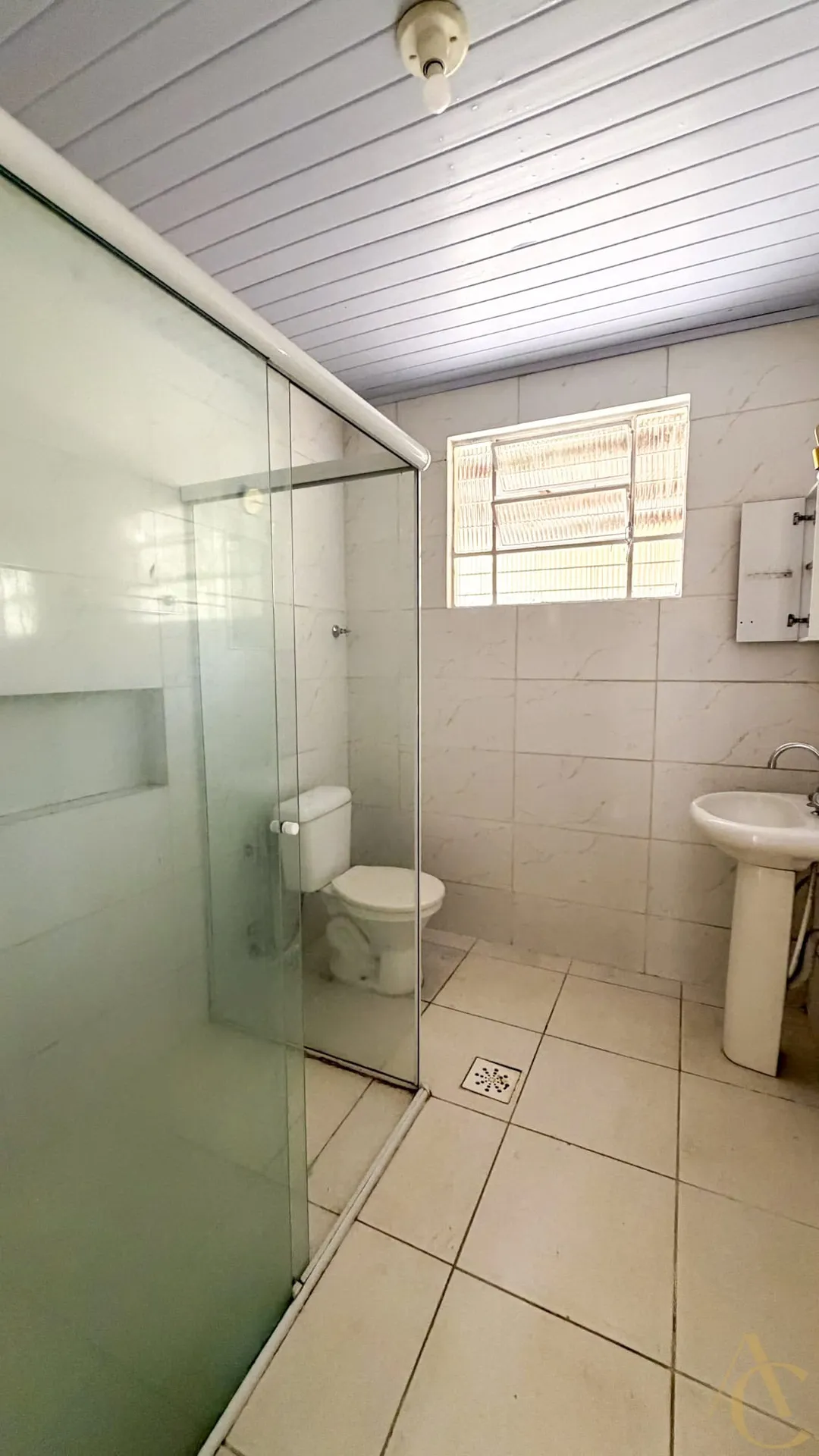 Casa residencial com 4 quartos e 1 banheiro, 263 m² — photo 4
