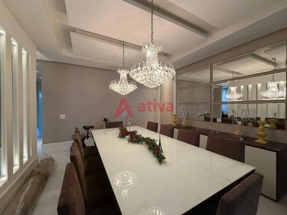 4-bedroom apartment with a glass-enclosed balcony — photo 21