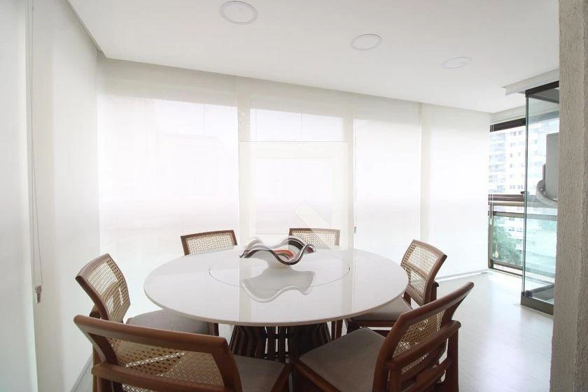 2-bedroom apartment in a building with a gym — photo 13