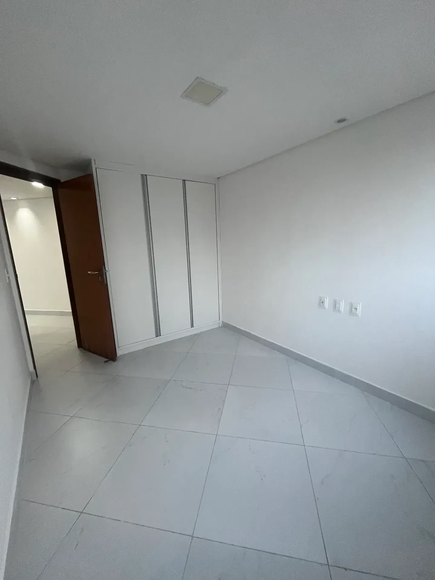 Квартира на 5 поверсі з 2 місцями паркування та 2 ванними — photo 6