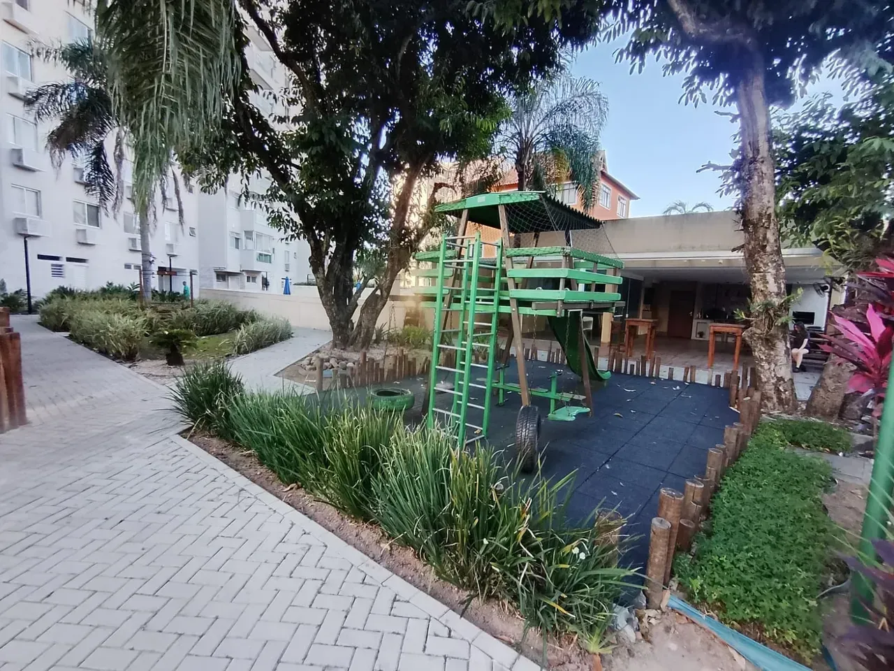 Apartamento com 2 quartos e cozinha fechada com coifa — photo 4