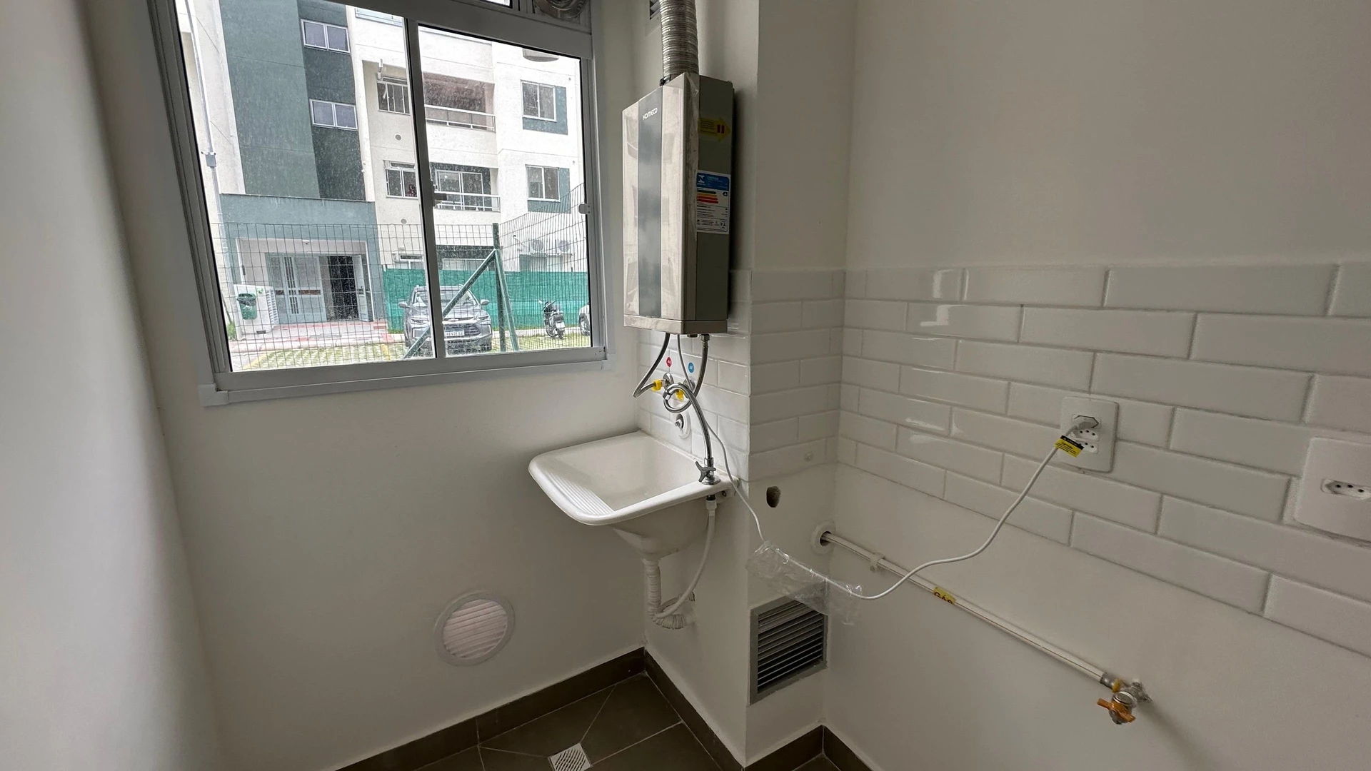 2-bedroom apartment with separate kitchen and pets allowed — photo 13