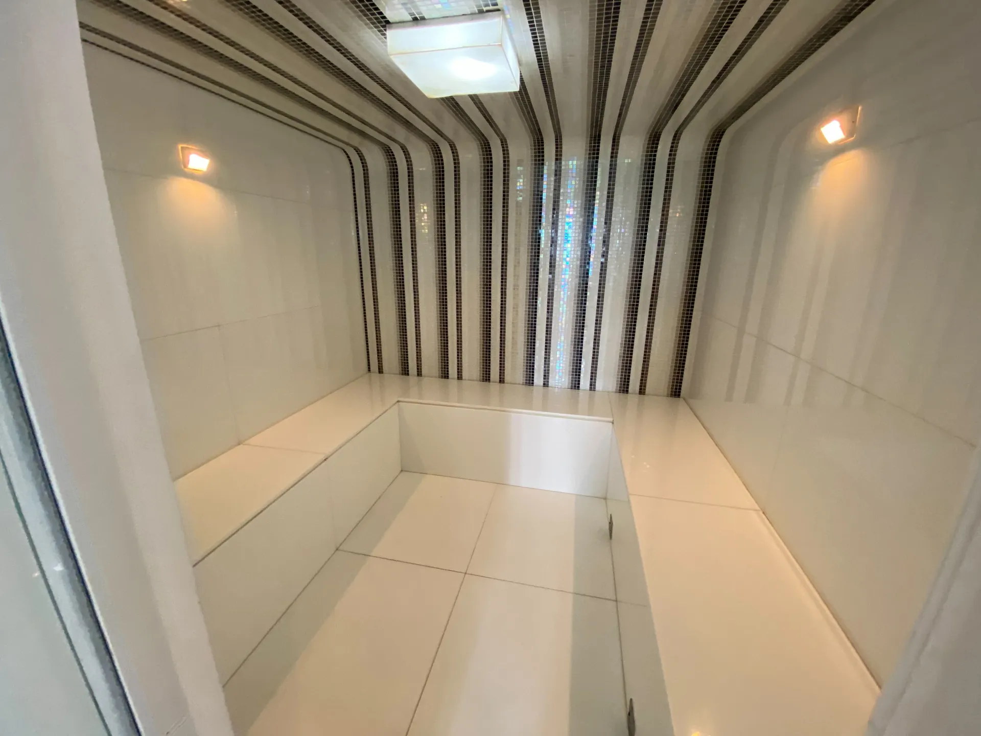 800 m² house with 5 bedrooms and an open-plan kitchen — photo 45