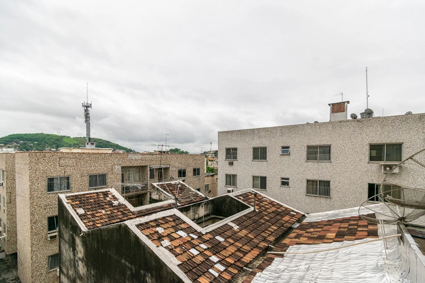 2-bedroom apartment with a mountain view in Rio de Janeiro — photo 9