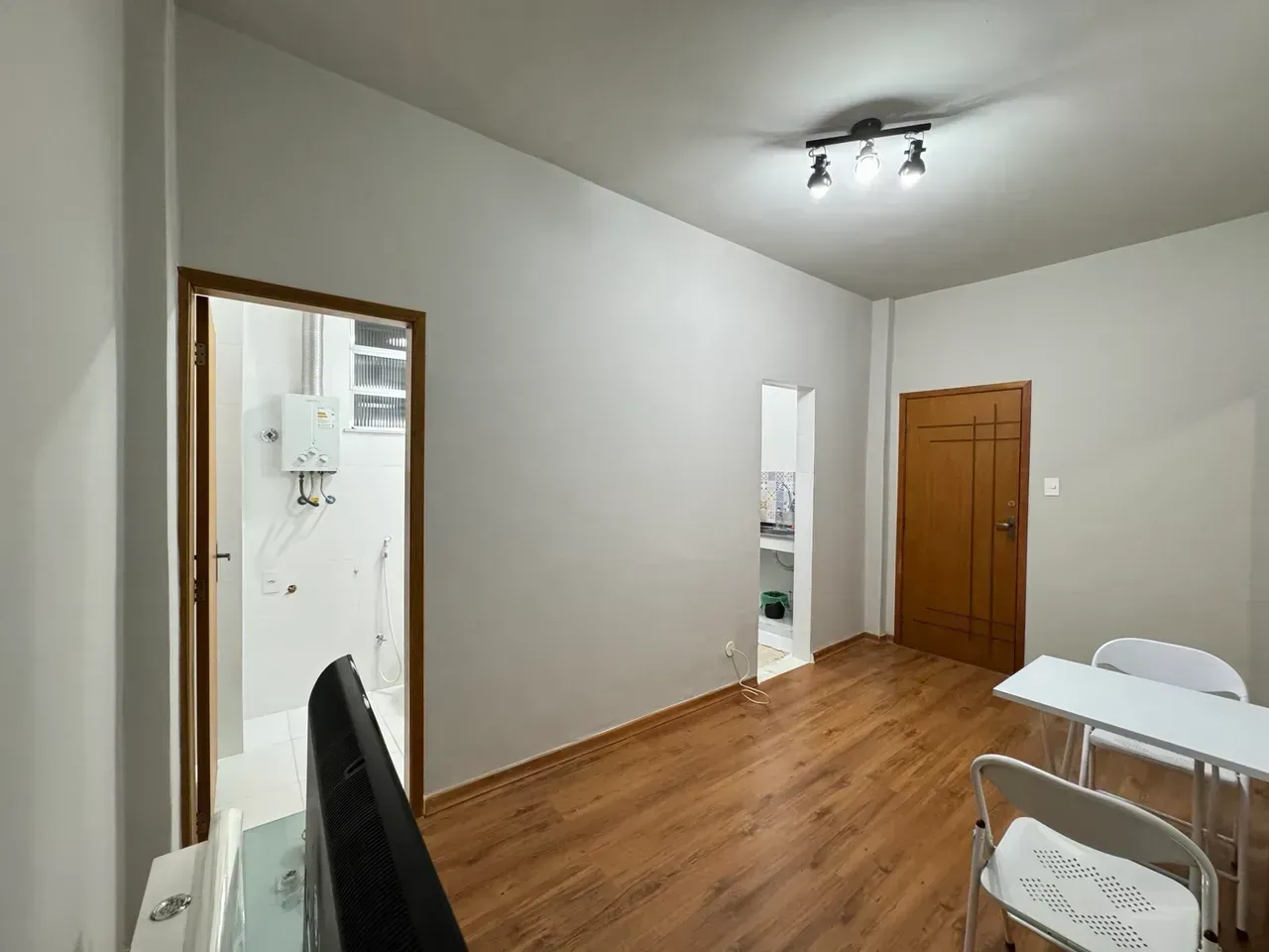 Furnished 1-bedroom apartment with a gas stove — photo 14