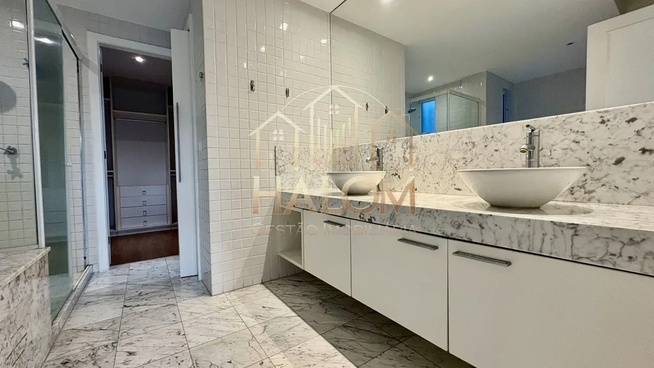 Rental house with 5 bedrooms and 5 bathrooms — photo 45