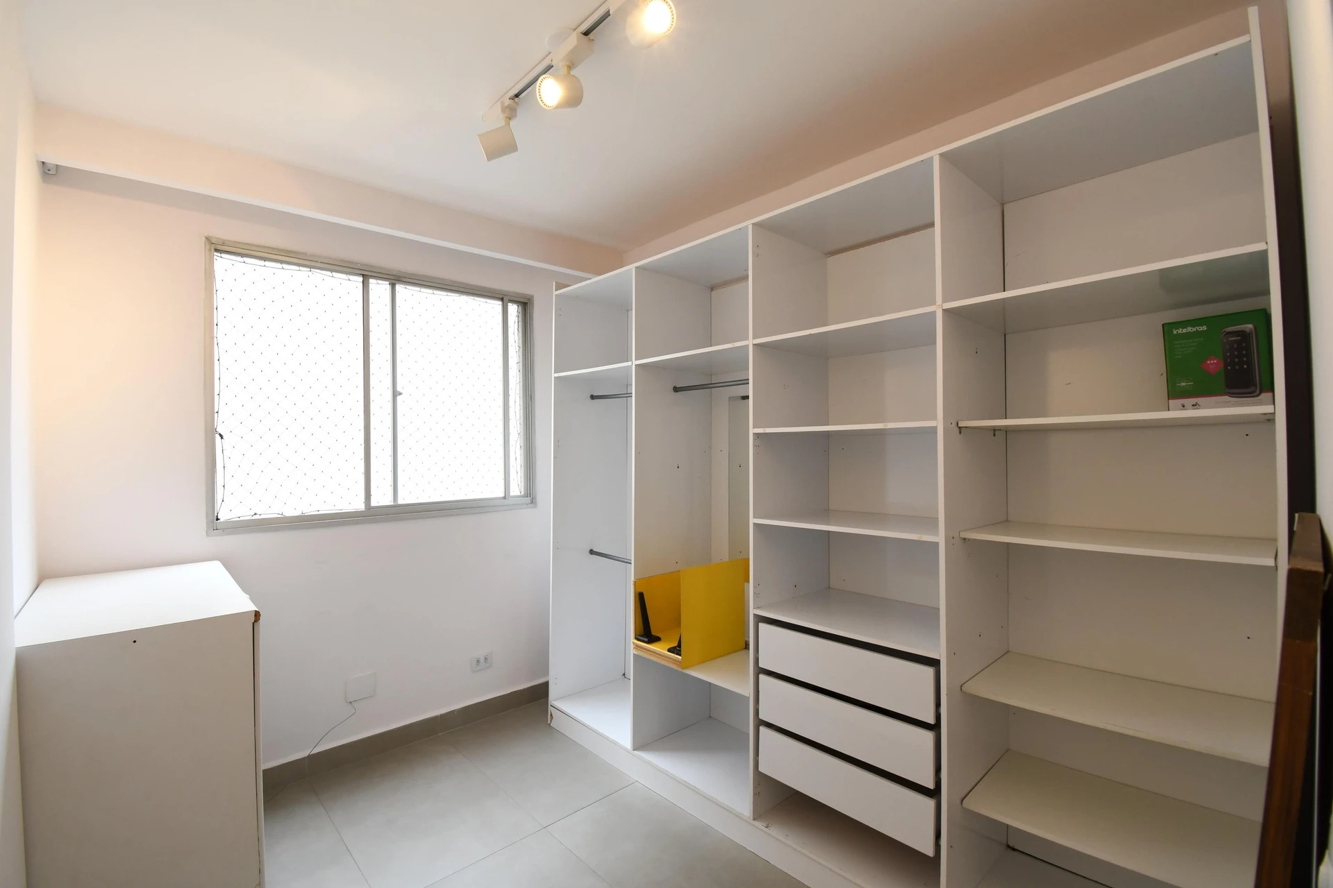 Furnished apartment, 76 m², with a walk-in closet — photo 4
