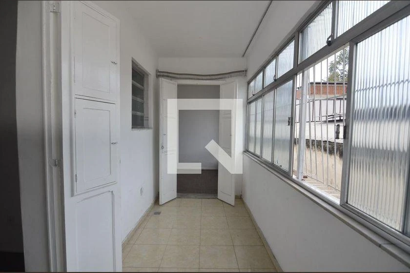 Apartamento com piso de madeira ou laminado, Benfica — photo 17