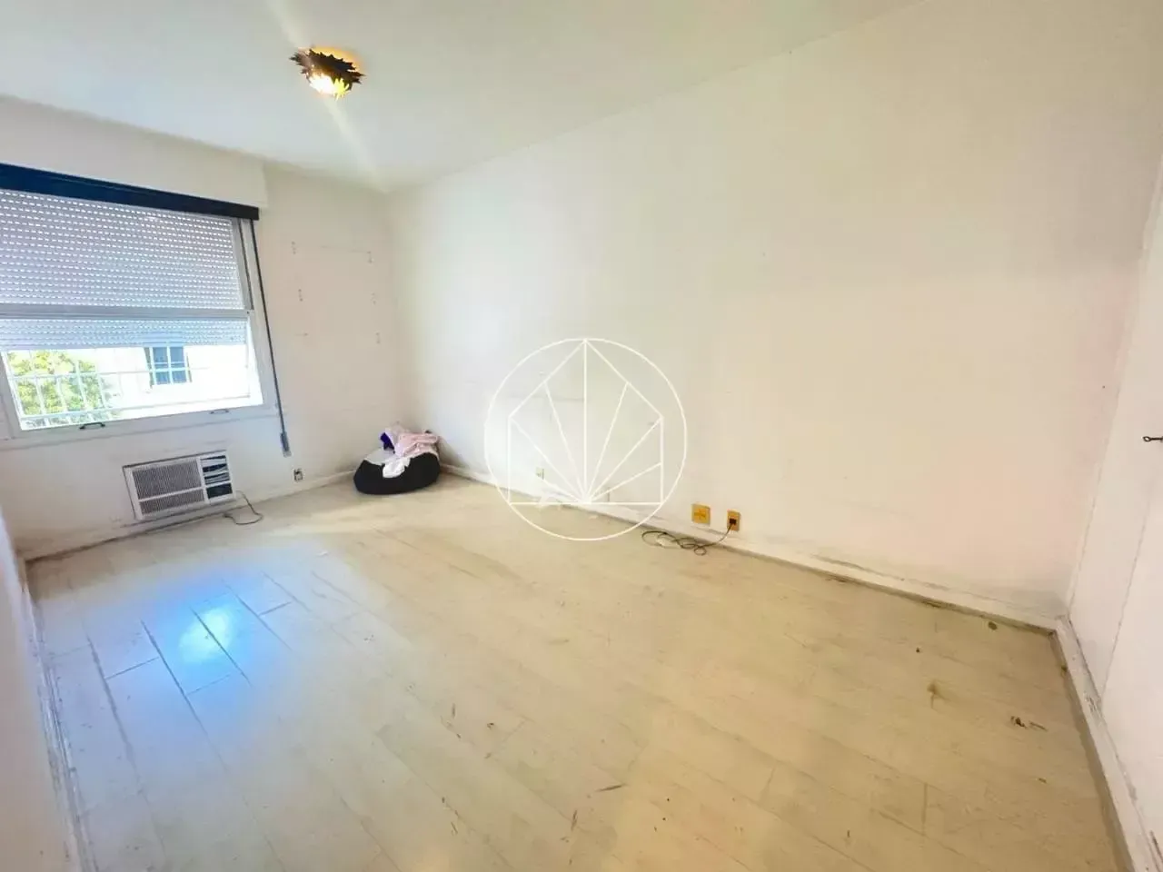 Apartamento de 3 quartos com cozinha fechada e 210 m² — photo 13