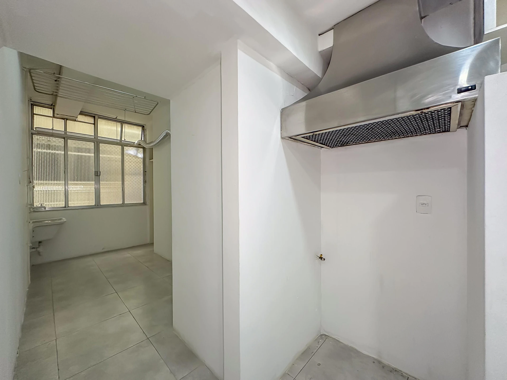Apartment with 3 bedrooms, 1 en-suite and separate kitchen — photo 32