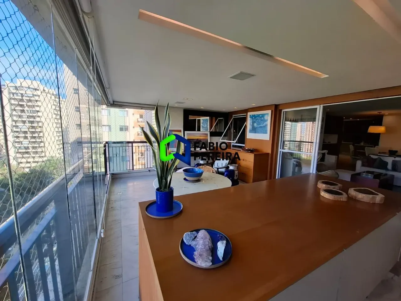 Apartment with open-plan kitchen, 3 bedrooms and 4 baths — photo 13