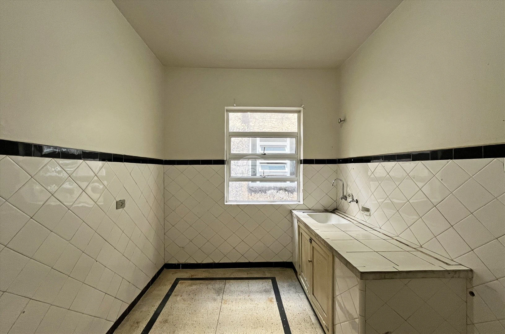 83 m² apartment with a separate kitchen and 2 bedrooms — photo 2