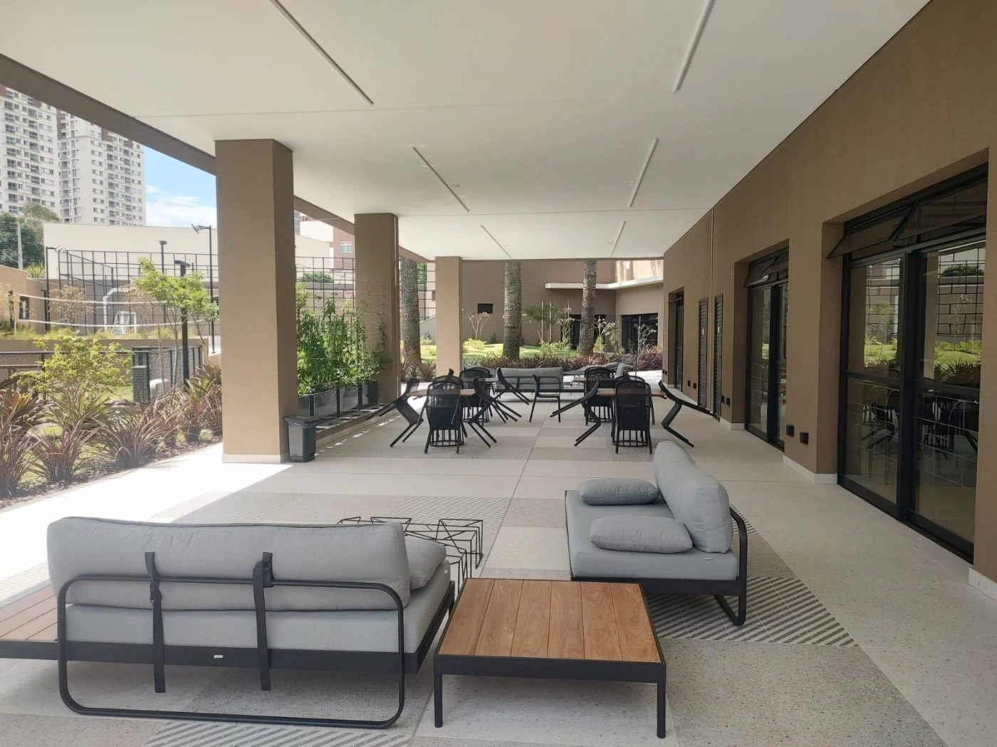 2-bedroom apartment with 1 en-suite and 1 parking space