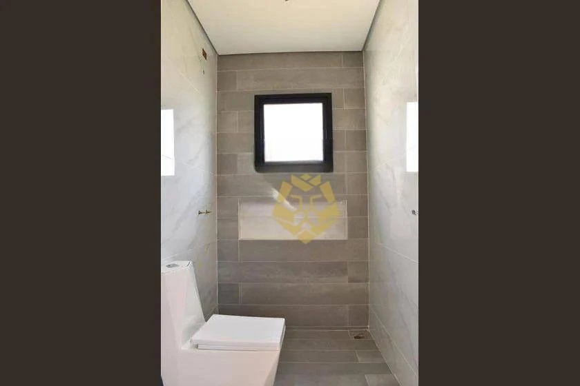 Three-storey house with 3 en-suite bedrooms and a private garden — photo 9
