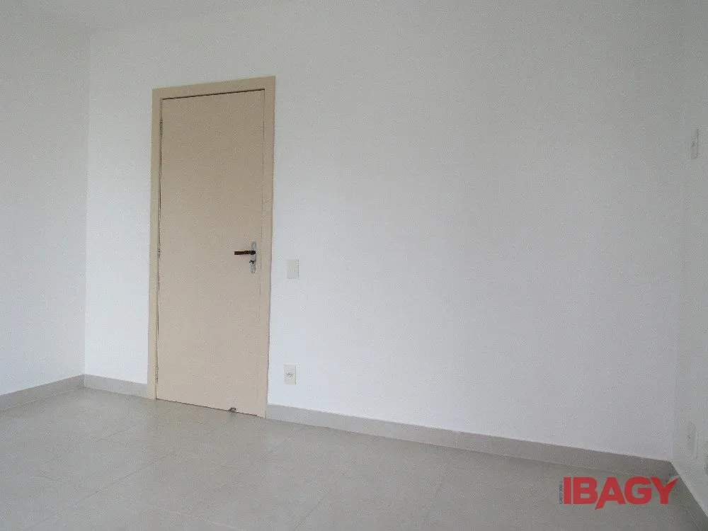 Apartment, 65 m², with a glass-enclosed balcony — photo 9