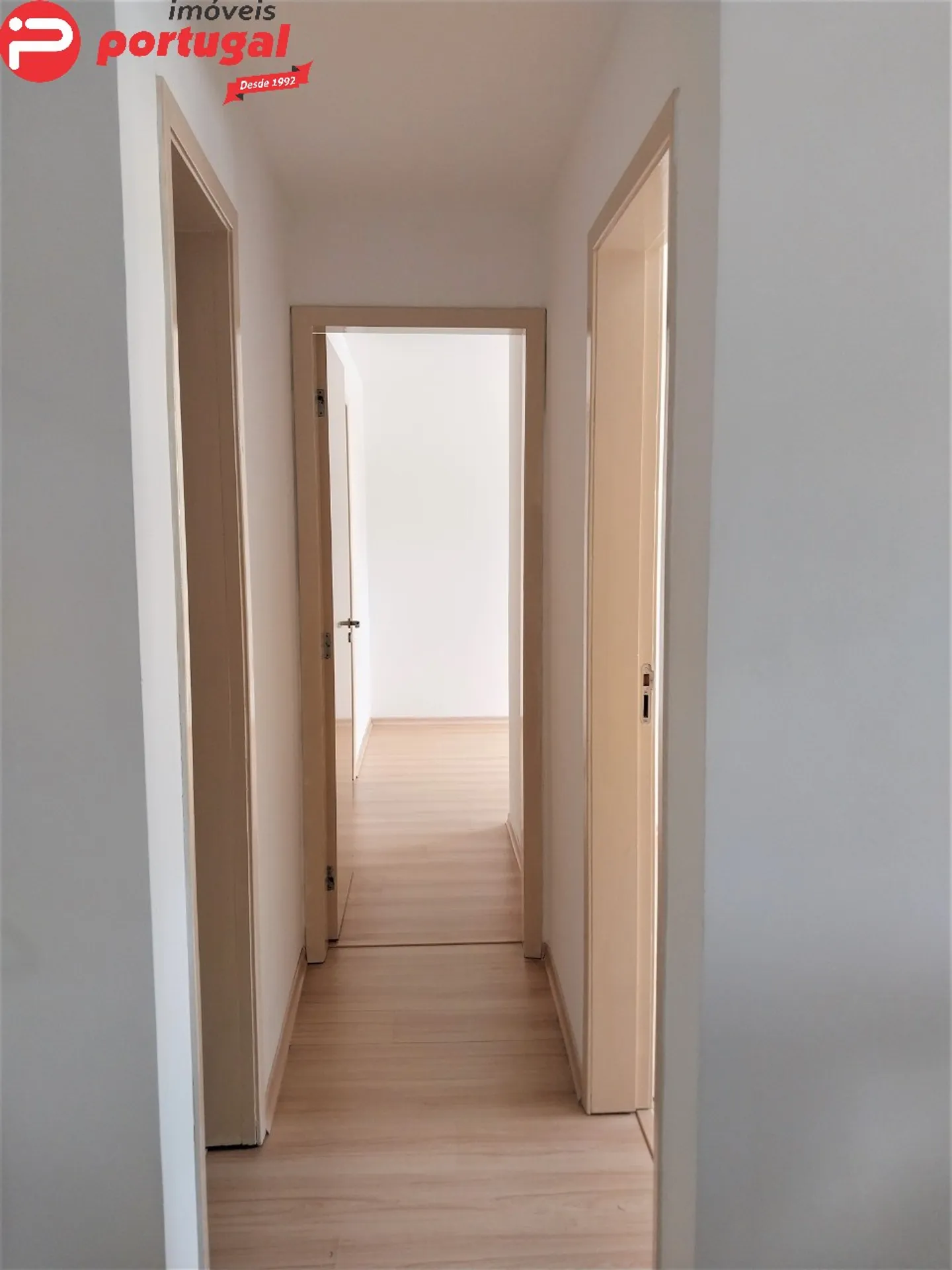 Apartamento com piso de madeira ou laminado, Portão — photo 4