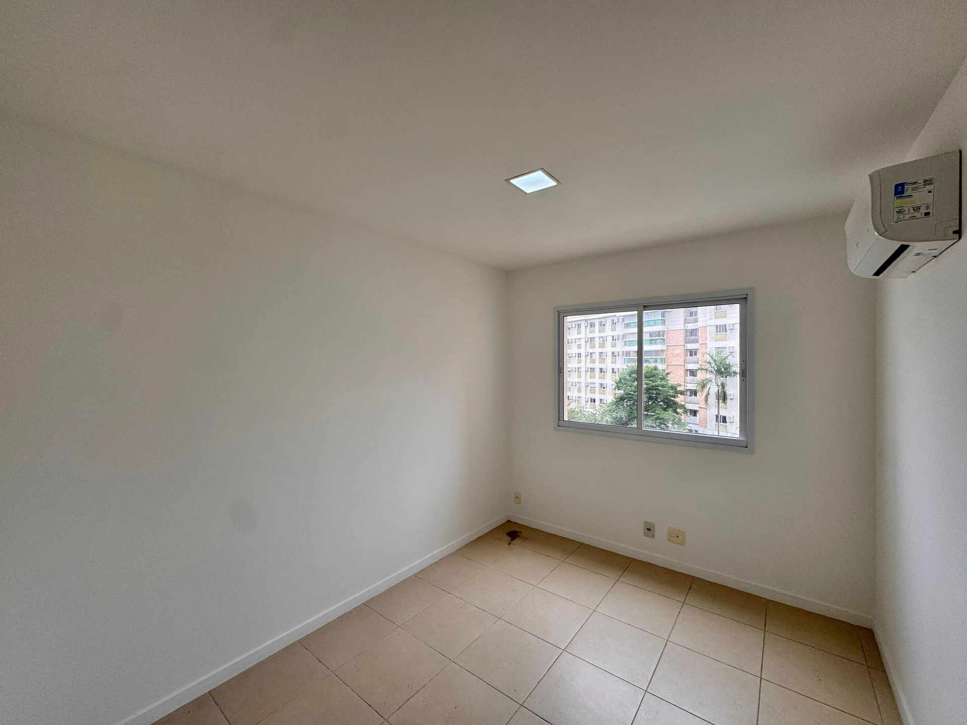 Furnished apartment, 158 m², with a water view — photo 9