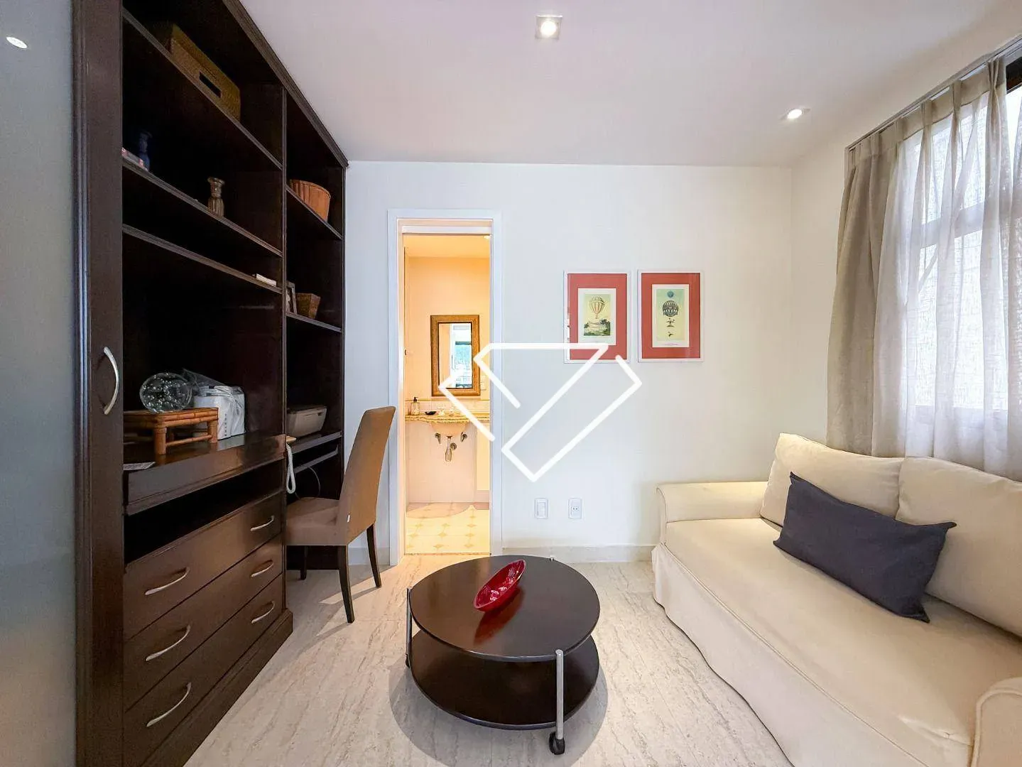 Furnished 4-bedroom apartment on the 6th floor — photo 43