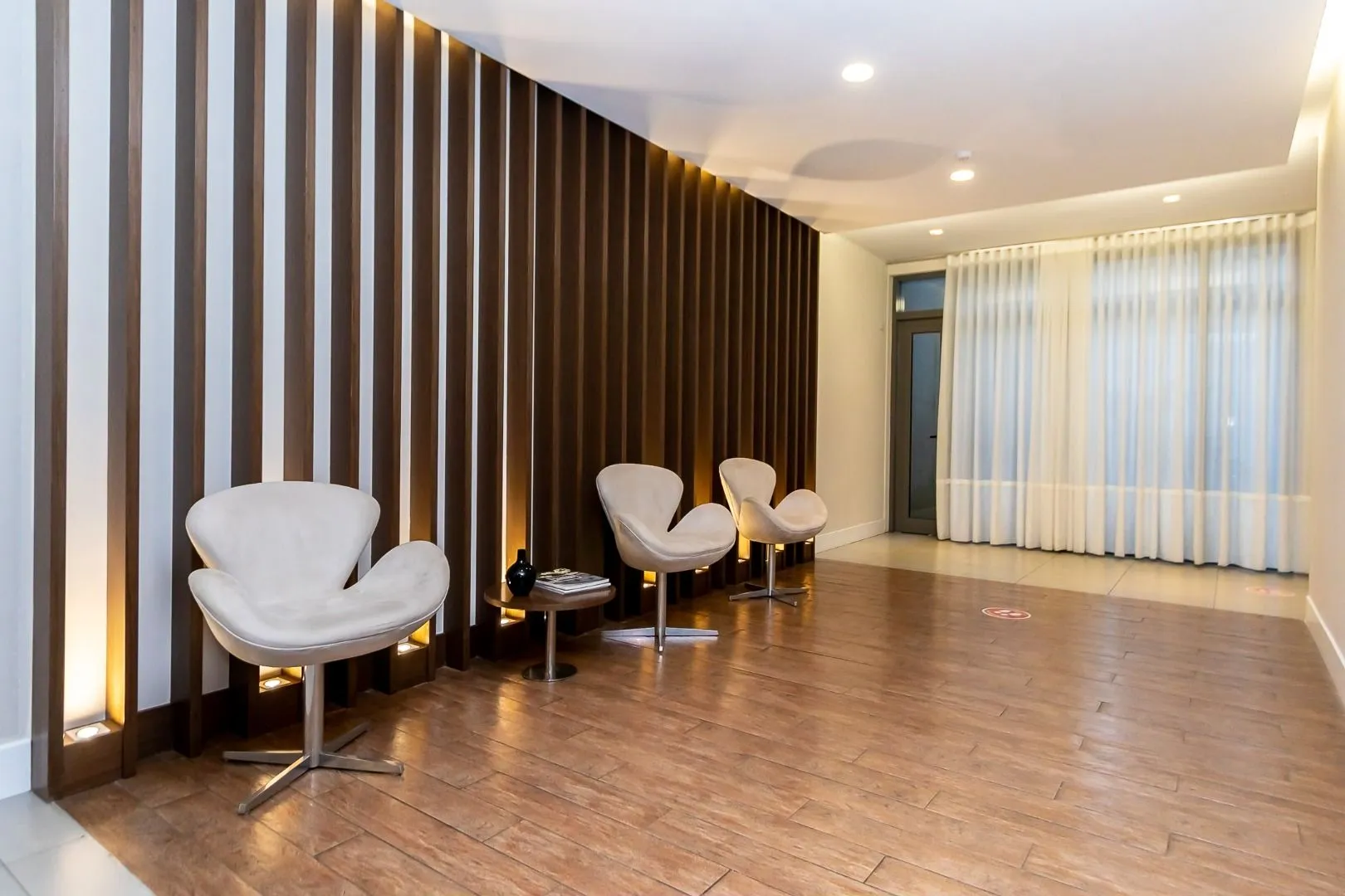78 m² apartment with floor-to-ceiling windows and a bathtub — photo 68