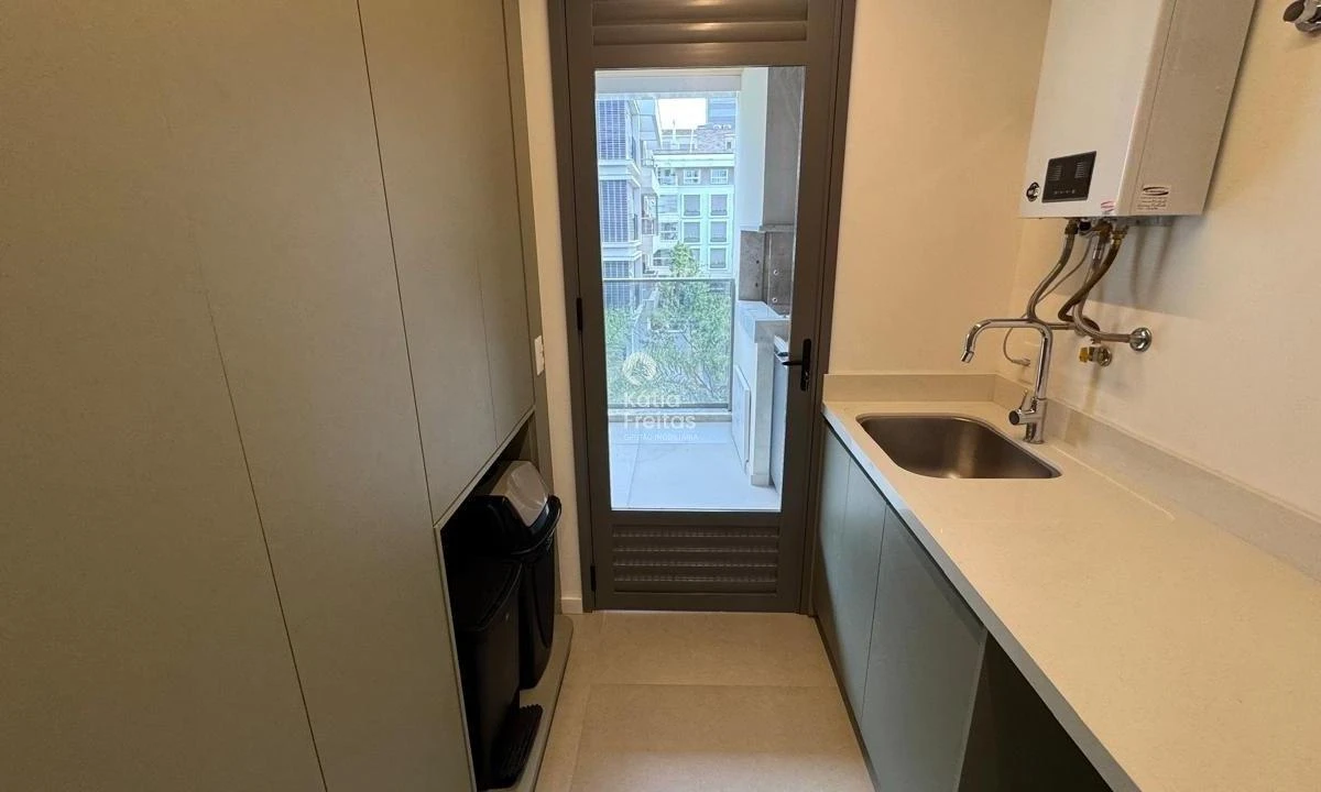 132 m² unfurnished apartment with 3 en-suites
