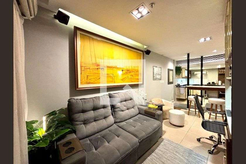 Apartamento mobiliado com 1 quarto e varanda de vidro 65 m²