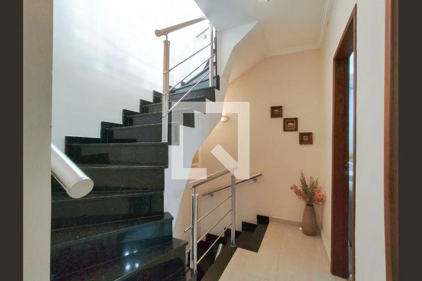 Furnished house with 3 bedrooms, 180 m² and 1 parking spot — photo 5
