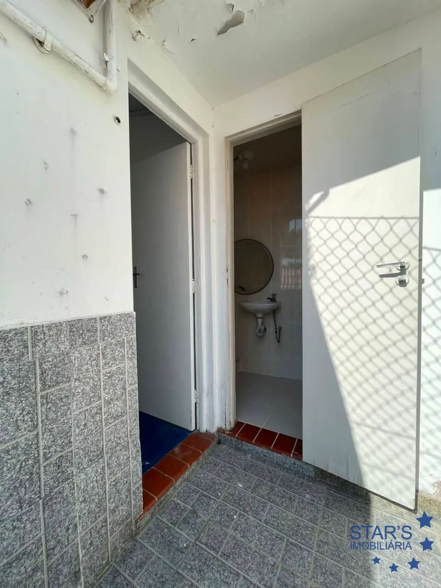 Будинок 250 м² із вікнами від підлоги до стелі — photo 34