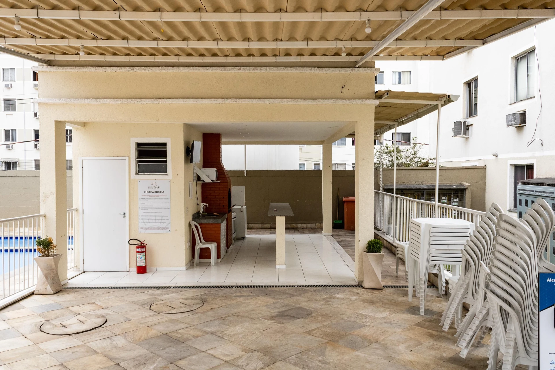 Apartamento de 2 quartos em condomínio com piscina — photo 10