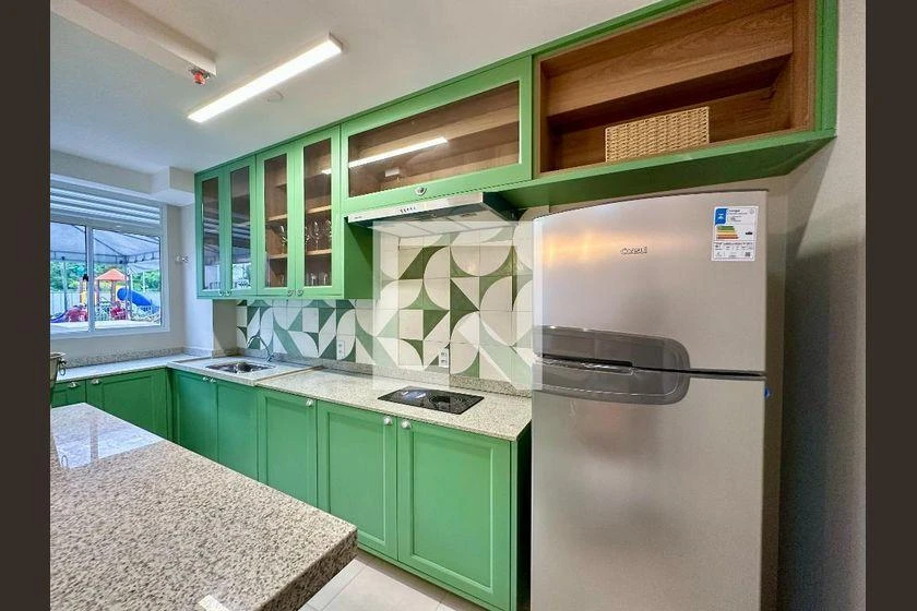 Furnished 2-bedroom apartment with open-plan kitchen — photo 3