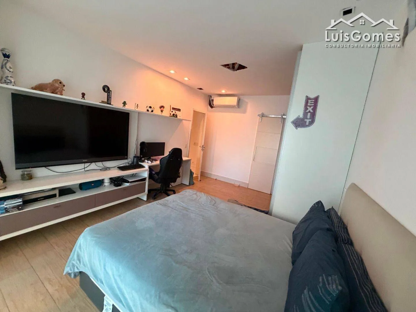 Furnished apartment with 4 bedrooms and 5 bathrooms — photo 38