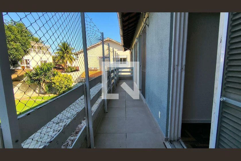 House with 4 bedrooms and a balcony with grill — photo 11