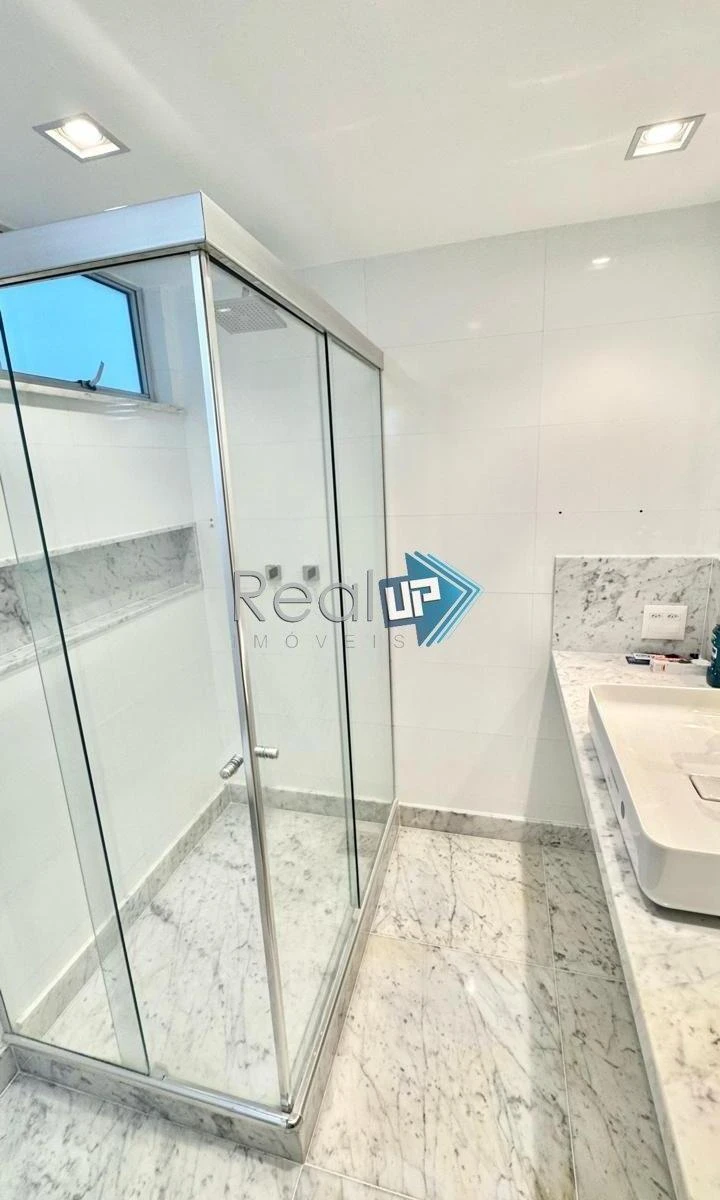 Квартира 212 м²: 3 спальни и 3 ванные комнаты — photo 10